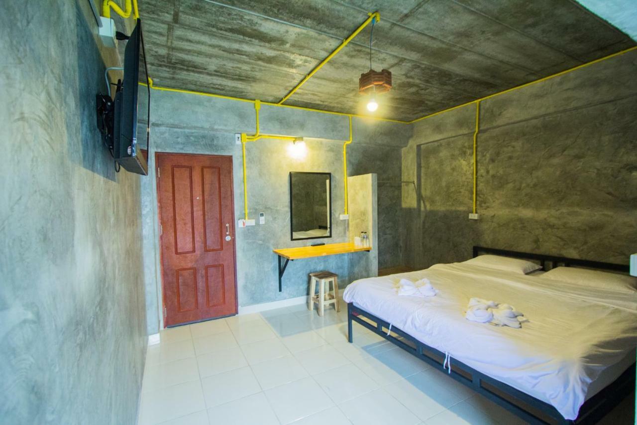 The Sky Loft Hotel 巴吞他尼 外观 照片